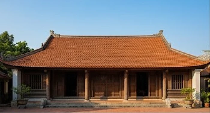 Ngôi nhà cổ với mái ngói đất nung vững chãi tượng trưng cho bản mệnh Ốc Thượng Thổ che chở gia đình