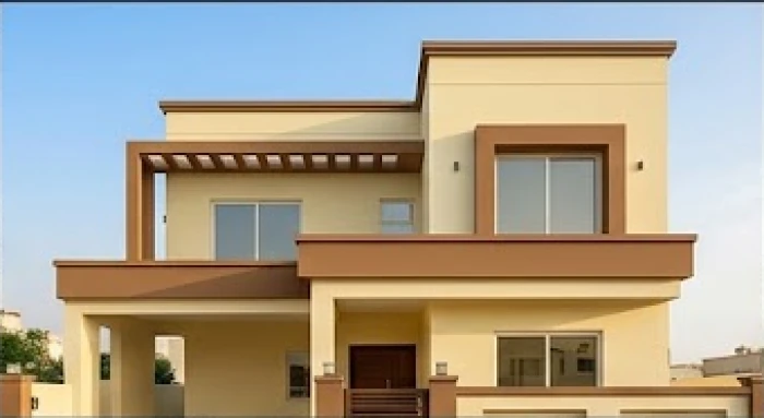 Mặt tiền ngôi nhà sơn màu vàng kem kết hợp các chi tiết phào chỉ màu nâu đất