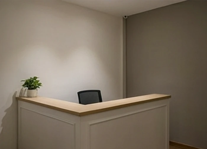 Quầy thu ngân đặt tại góc tụ tài 45 độ phía sau có bức tường liền khối vững chãi đảm bảo phong thủy