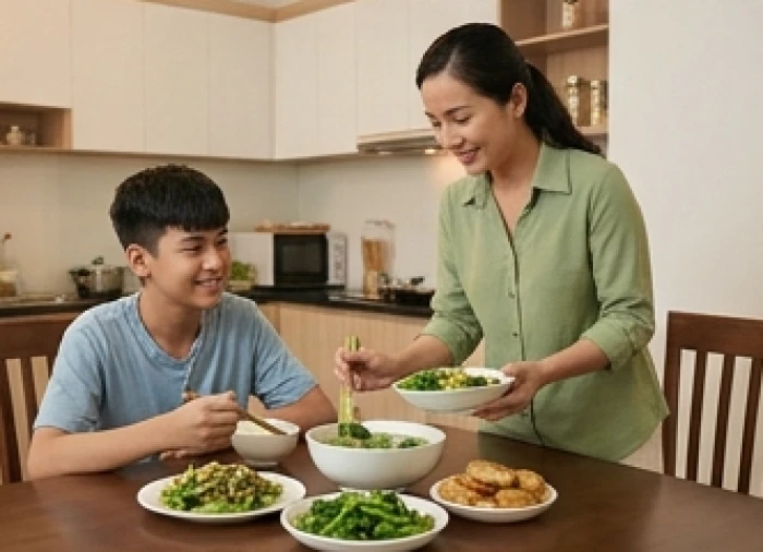 Phụ huynh chuẩn bị bữa ăn đầy đủ dinh dưỡng cho con tuổi Quý Tỵ sau giờ học căng thẳng