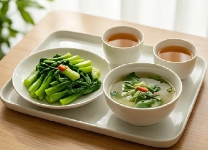 Bữa ăn lành mạnh với rau cúc hoa xanh và trà thảo mộc giúp bảo vệ hệ tiêu hóa cho Đinh Sửu