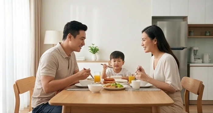 Gia đình nam Bính Dần quây quần hạnh phúc bên mâm cơm ấm cúng tạo tiền đề vững chắc cho sự nghiệp sau mốc tuổi 30