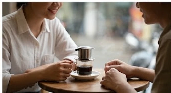 Cái nhìn chân thành và một nụ cười nhẹ giúp phá vỡ bức tường phòng thủ lạnh lùng trong giao tiếp