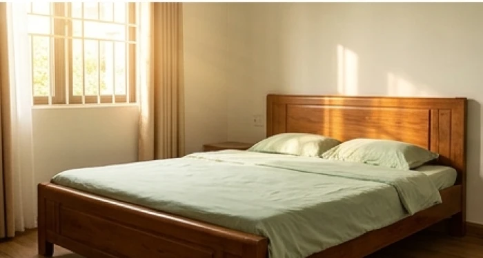Phòng ngủ người lớn tuổi bố trí giường quay về hướng Thiên Y đón ánh sáng tự nhiên