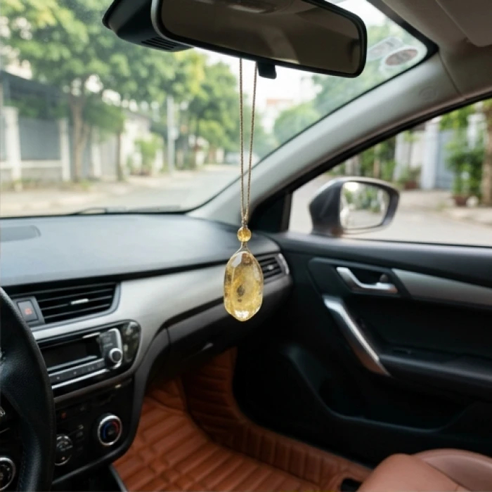 Khánh đá thạch anh vàng treo gương chiếu hậu và thảm sàn nâu đất hóa giải xung khắc màu xe hành Hỏa