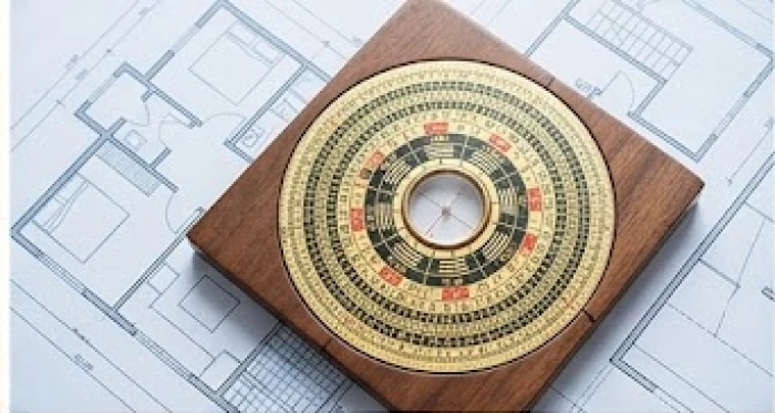 La bàn phong thủy được sử dụng để xác định hướng nhà dựa trên hệ cung phi bát trạch của gia chủ