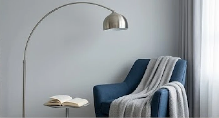 Trang trí nội thất kết hợp hài hòa giữa màu xanh dương bản mệnh và các sắc độ xám hiện đại