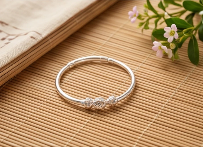 Sự xuất hiện của em bé mang mệnh trung gian giúp kết nối và hóa giải xung khắc cho bố mẹ