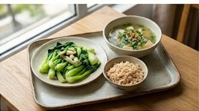 Bữa ăn giàu chất xơ và rau xanh hỗ trợ duy trì huyết áp ổn định cho phụ nữ bước sang tuổi ngũ tuần
