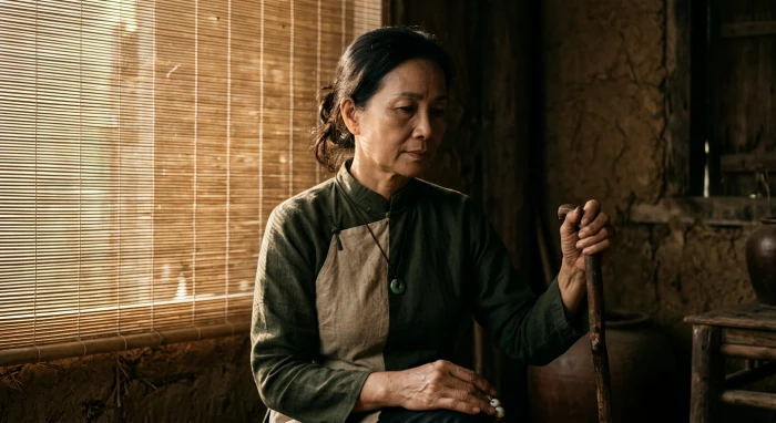 Sự đan xen giữa vẻ ngoài cứng rắn và nội tâm sâu sắc trong tính cách tuổi bính thìn 1976 mệnh Sa Trung Thổ