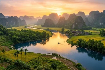 Dòng sông lớn vạn dặm minh họa cho khái niệm trường lưu thủy là gì trong hệ thống ngũ hành phong thủy