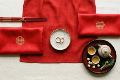 Bảng tra cứu phong thủy chi tiết giải đáp tuổi tuất hợp kết hôn với tuổi nào để gia đạo êm ấm