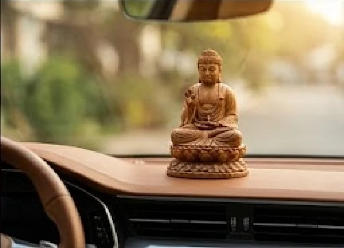Tượng phật bằng gỗ trầm hương tự nhiên chạm khắc tinh xảo đặt cố định trên taplo ô tô phía trước vô lăng