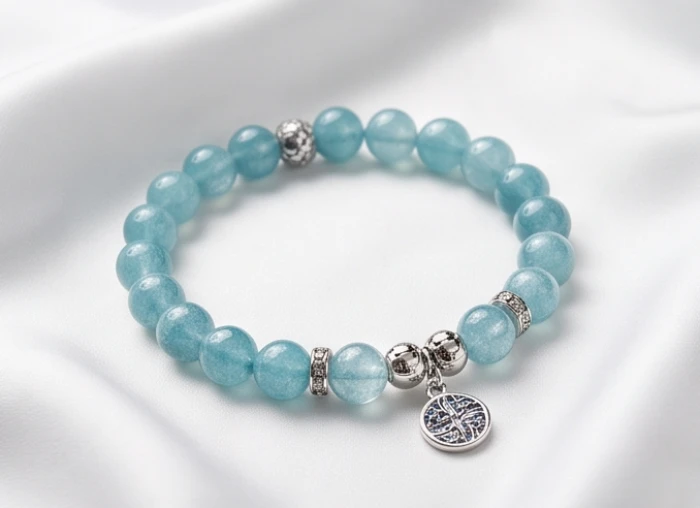 Vòng tay đá phong thủy aquamarine xanh biển đính trên nền bạc nguyên chất cho người mệnh Đại Hải Thủy