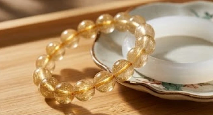 Vòng tay thạch anh tóc vàng rực rỡ và mã não trắng dành riêng cho người mệnh Kim và Thủy