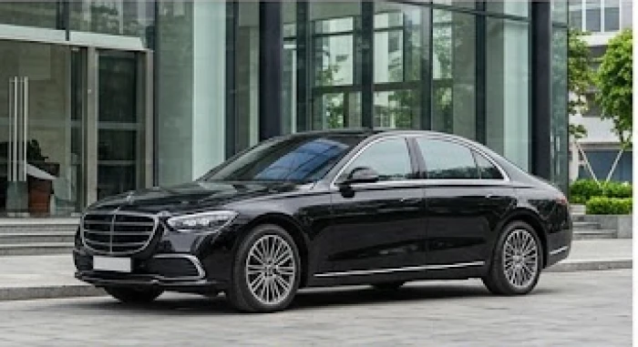 Mẫu sedan sang trọng màu đen bóng lịch lãm hợp mệnh Thiên Hà Thủy dành cho nam doanh nhân tuổi Bính Ngọ 1966